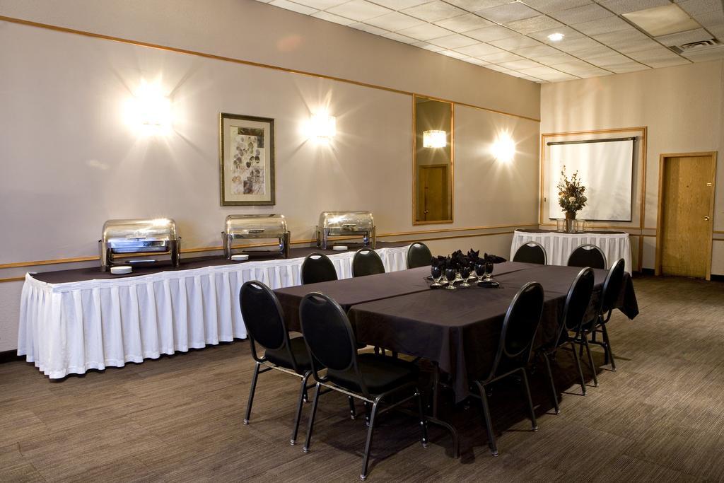 Heritage Inn Hotel & Convention Centre - 무스조 레스토랑 사진
